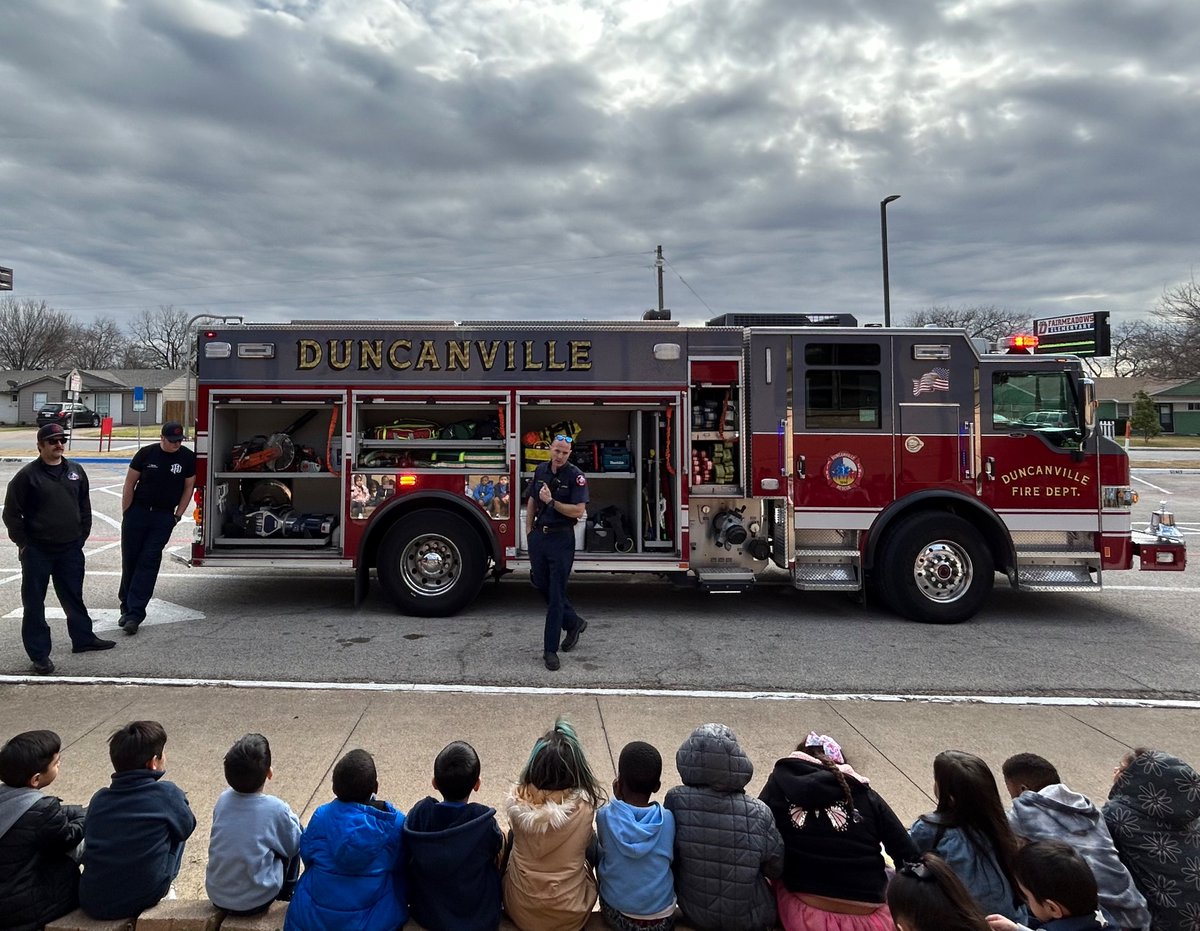 A HUGE Thank You to our <a href="/DvilleISDSuper/">Dville Super</a> , Mayor Barry Gordon &amp; <a href="/DuncanvilleFD/">Duncanville FD</a> for always showing up for our DVille students!  Our Pre-K kiddos enjoyed meeting you &amp; hearing about all you do to help our community! #FutureLeaders #CommunityHelpers #ServantLeaders #WeWishYouWell