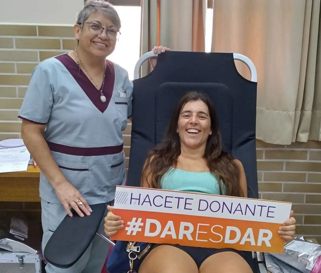 ArmandoPerichon's tweet photo. 🗣 Mesa de charla y #ColectaDeSangre🩸en #Rosario.
👉 La cálida actividad fue para concientizar e informar sobre la importancia de la #DonaciónDeÓrganos.
😀 No falto la alegria de quienes compartieron junto al personal de #cudaio la exitosa jornada‼️
#DonarNosUne🫂 https://t.co/8KPkVDgota