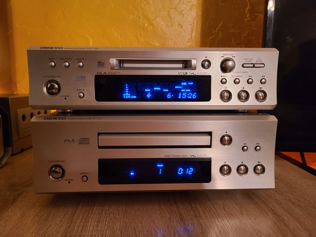 Tahimek's tweet photo. At last, it's time for me to chew up the scenery!

After its 2 1/2 month expedition from Sakaiminato City and US customs, my new CD deck arrived!

Stacked with the MD-133; don't they look good together?

#MD133 #C733 #MiniDisc #MD #ミニディスク #HiMD #ONKYO #INTEC275 #Audio https://t.co/lGcGpRhnqz