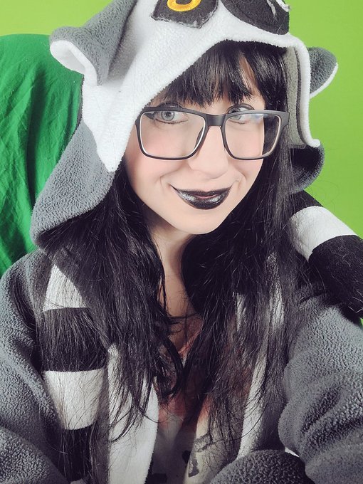 Online Twitch omg forgot to post!   Pic in Pic almost over &amp; goblinmode is next! 💕 search Divbug! https://t