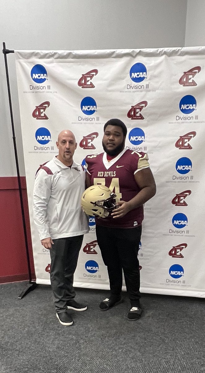 JalenJackson67's tweet photo. I’m officially committing to eureka college. Thank you @CoachKurtBarth for everything I can’t wait to get started. Also can’t wait to work with my new teammates. @ECRDFootball #GoRedDevils #DTW https://t.co/SeDxvcGuRq