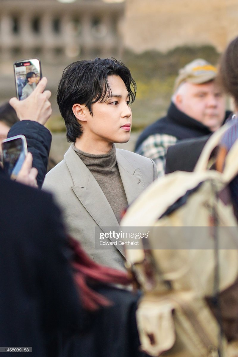 Shinemichm's tweet photo. Miren como se ve que Jimin fue el MAIN EVENT, todos querían fotos o tener una foto de él, the GLOBAL IT BOY ❤️‍🔥

FACE OF DIOR JIMIN
#JIMINxDIOR
#JiminAtDiorFashionShow https://t.co/cCOrNkE2oW