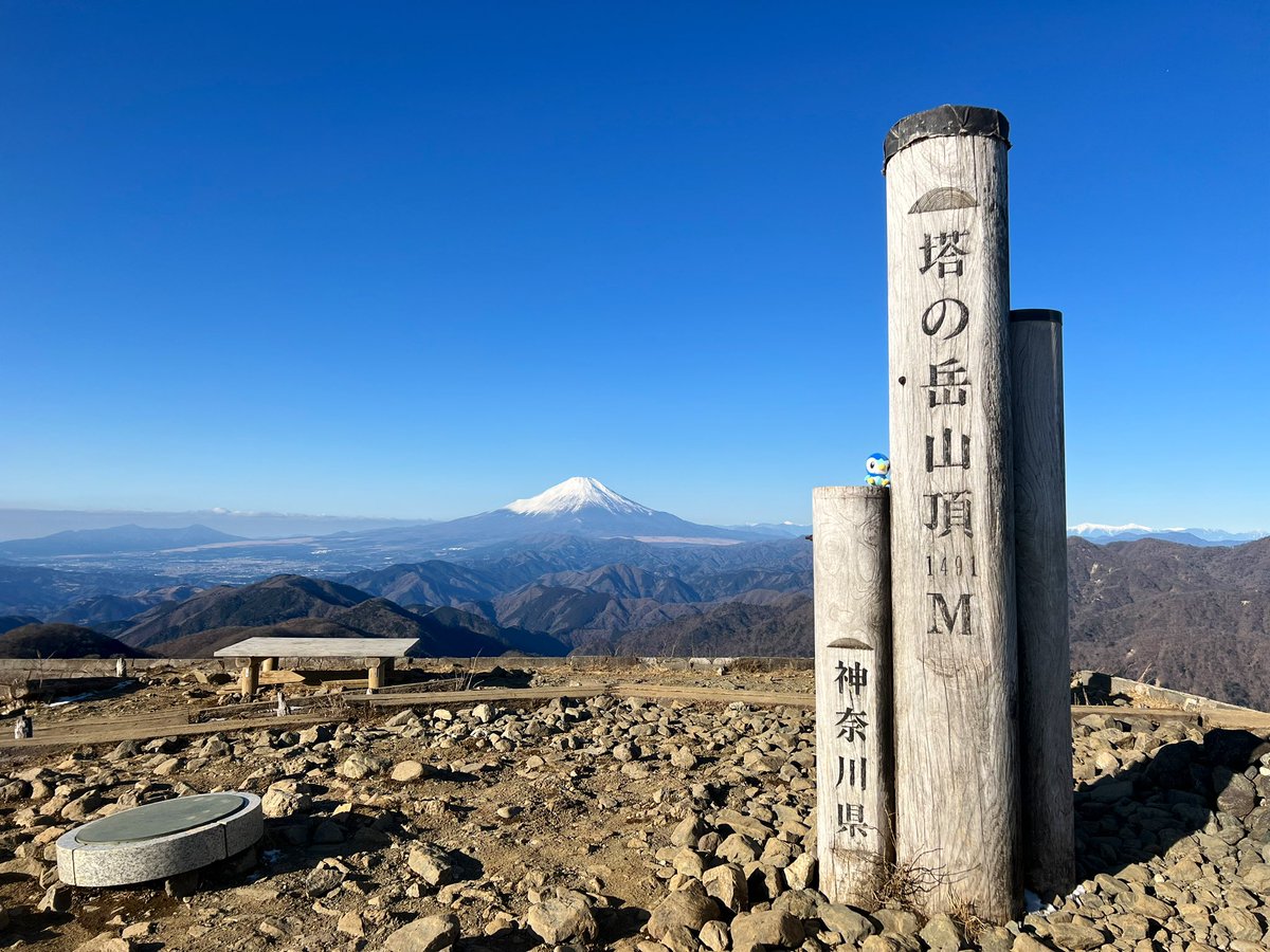 sicyan_sicyan's tweet photo. 本日は登り始めの塔ノ岳⛰
約2ヶ月ぶりのお山でトレランしました🏃♪ 山頂は素晴らしい富士様🗻✨
大倉から登り98分、下り83分で自己ベスト🦺ランニングが活きてます！
#塔ノ岳 #丹沢  #富士山　#SPEEDCROSS4 https://t.co/TNEBDmjg69