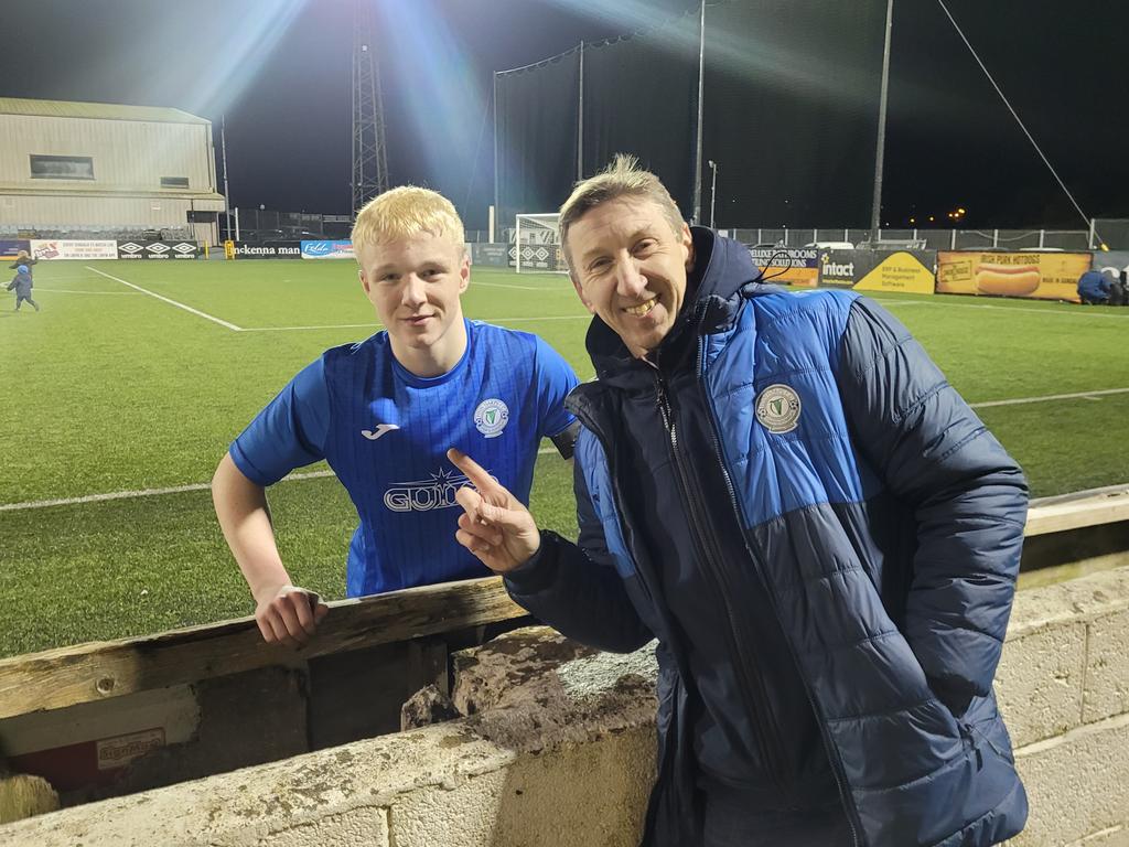 shanebrad's tweet photo. Congratulations Shaunie, on making your debut with the @FinnHarpsFC first team tonight. Good things are happening around the club. Building a good group already. #HarkWorkPaysOff https://t.co/bKvJWWZvot