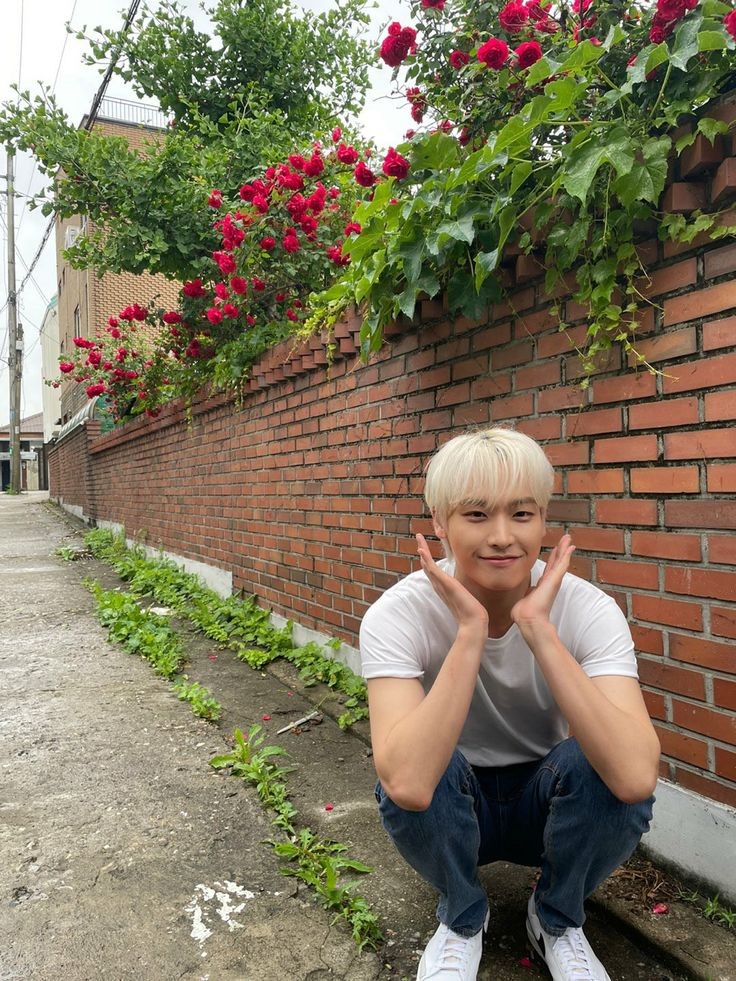 xfantasyrose's tweet photo. daily inseong is the light of my life tweet♡ https://t.co/CXlIaV0egh