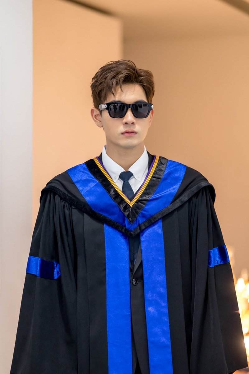 KKaijae18's tweet photo. สุดหล่อของทุกคนเรียนจบแล้ว👏🥳🎉👍
Kem's Graduation Day

#HussaweeGraduation
#เข้มแฮ๊บปี้วันนี้รับปริญญา https://t.co/zykTmKcR2T