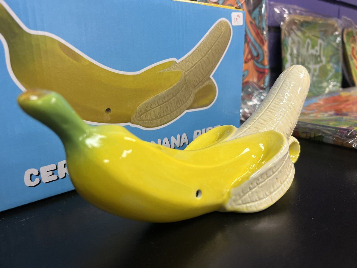 GratefulHeadLLC's tweet photo. Need a banana pipe? We got you. #custompieces https://t.co/W8o1qgbmPY