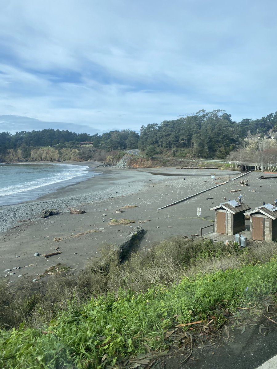 misacat_'s tweet photo. My northern california coast views of the 2023 Atmospheric River 🌦️⛈️🌧️ https://t.co/BvGnBbrOLK