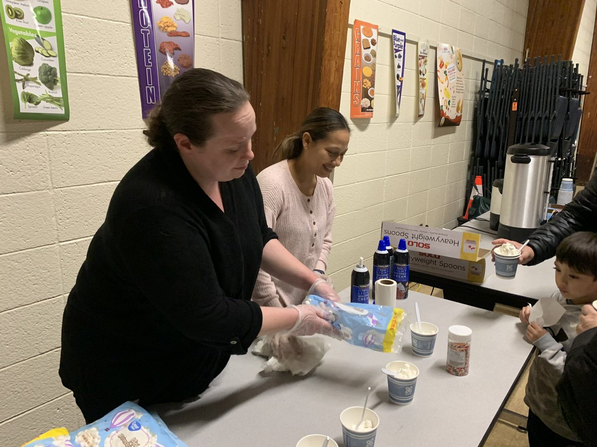 PrincipalArbor's tweet photo. Arbor families had a great time on Wednesday with hot cocoa and a movie! Thank you to our PTO for organizing another successful event! https://t.co/21iQIhO3yA