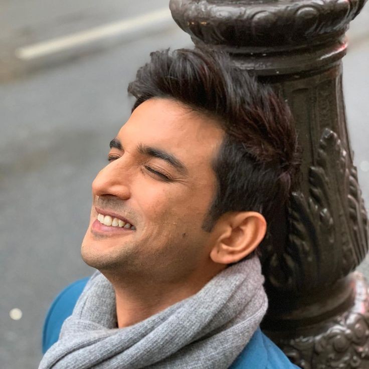 SeriousSatish's tweet photo. I was thinking what should I captions this and started to write when I completed the 1srt Para I erased everything realising he is one who can't be described with just a para or two..
#MissUSushant
#SSRDay
#HBDSushantSingh
#SushantMoon https://t.co/1nL7BghBj9