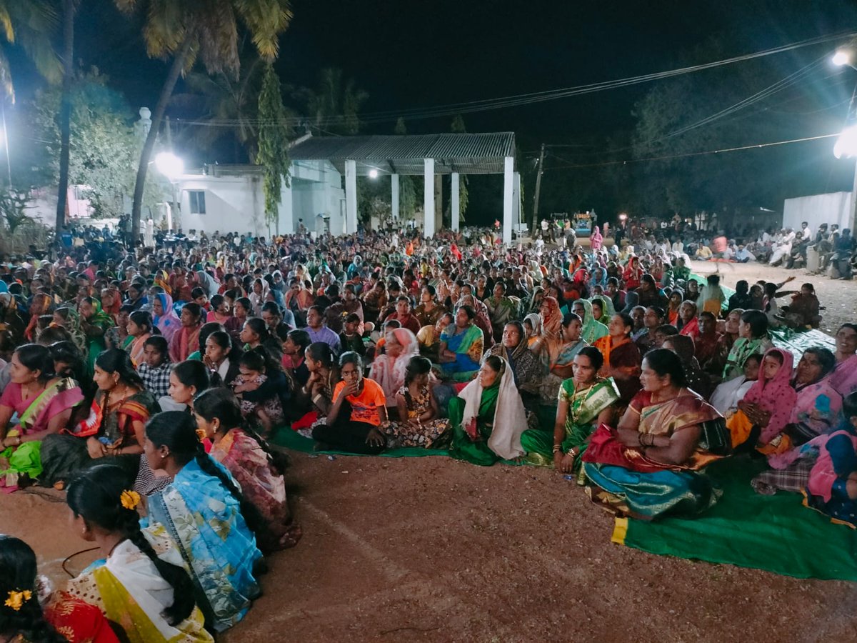 muttappaHadaga1's tweet photo. @BSBommai ಮಾನ್ಯ ಮುಖ್ಯಮಂತ್ರಿ ಗಳಲ್ಲಿ ನನ್ನಮನವಿ ರೋಣವಿಧಾನಸಭಾ ಕ್ಷೆತ್ರದಲ್ಲಿಬರುವ ಕೊತಬಾಳದ ಶ್ರೀ ಅಡವಿ ಸಿದ್ದೇಶ್ವರಮಠಕ್ಕೆ ಒಂದುಕೋಟಿ ಅನುದಾನ ಒದಗಿಸಿ ಶೀಲಾಮಂಟಪ ಕಾರ್ಯನಡೆಯುತ್ತಿದೆ. ಶ್ರೀಮಠ ಉ ಕ ಮೊದಲು ಸಾಮೂಹಿಕಮದುವೆಜಾರಿಗೆ ತಂದ ಮಠವಾಗಿದೆ.ನಾನುಕಳೆದ20 ವರ್ಷದದಿಂದ ಬಿಜೆಪಿಕಾರ್ಯಕರ್ತ್ ಏನನ್ನುಪಡೆದಿಲ್ಲ ಕನಿಷ್ಠಮಠಕ್ಕಾದರಕೊಡಿ https://t.co/uiC9Qi3E8y