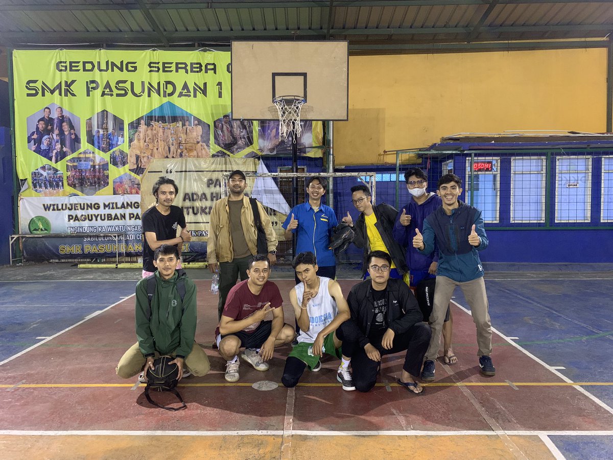 fputerap's tweet photo. Abah abah semalem abis berkeringat, rencana week depan mau maen sama sekolah tercinta. Apakah akan terjadi pembantaian??????? https://t.co/E5L9GuduJl