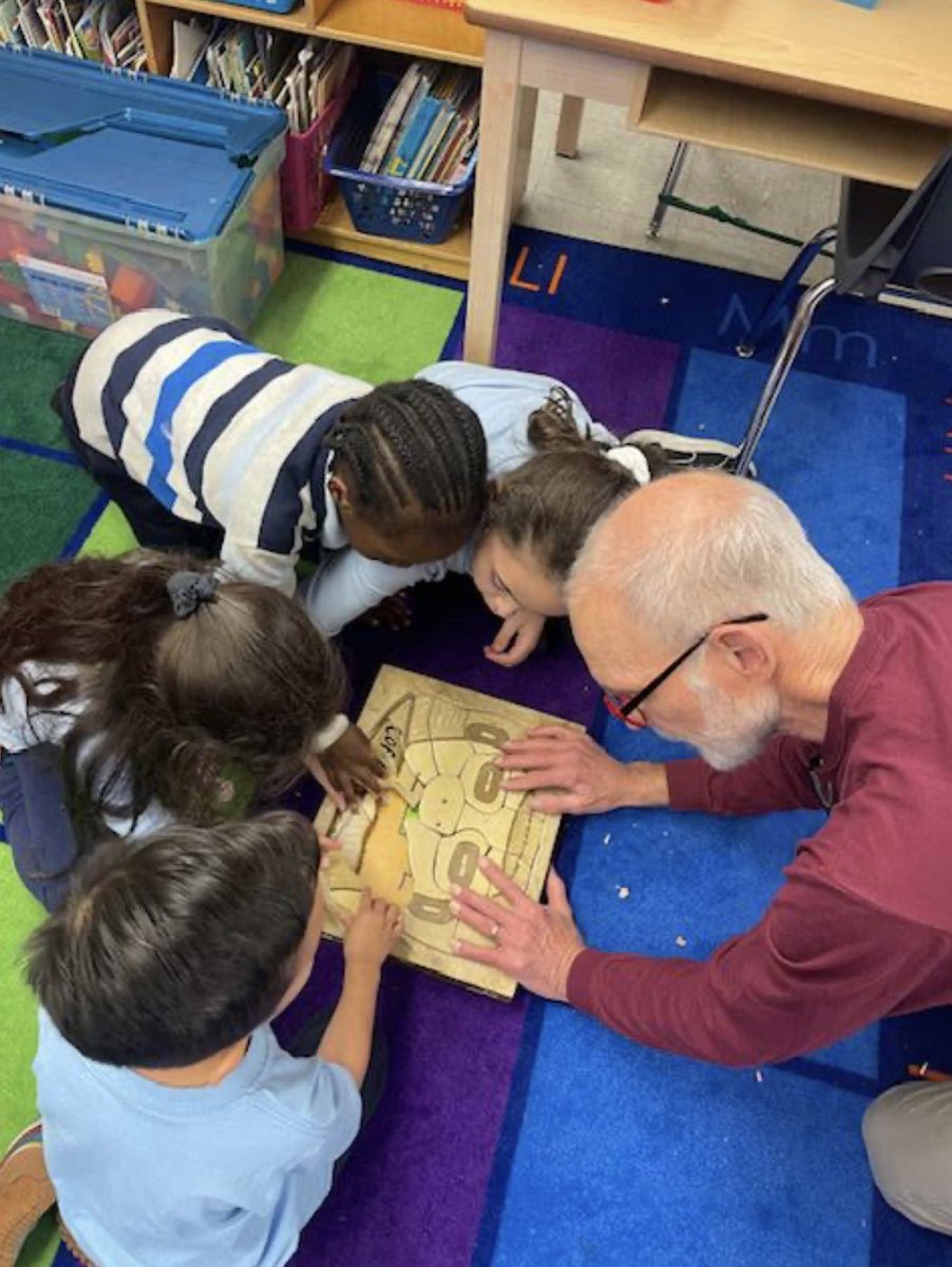 PetridesSchool's tweet image. Puzzle Fun in K021! Thank you Mr. Blyth and HFH students! #PuzzleMasters