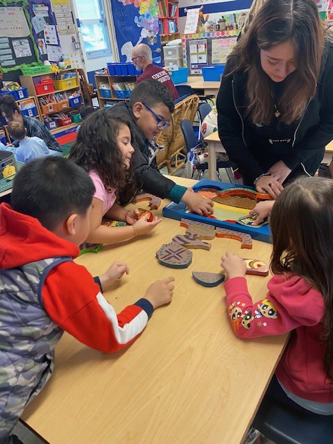 PetridesSchool's tweet image. Puzzle Fun in K021! Thank you Mr. Blyth and HFH students! #PuzzleMasters