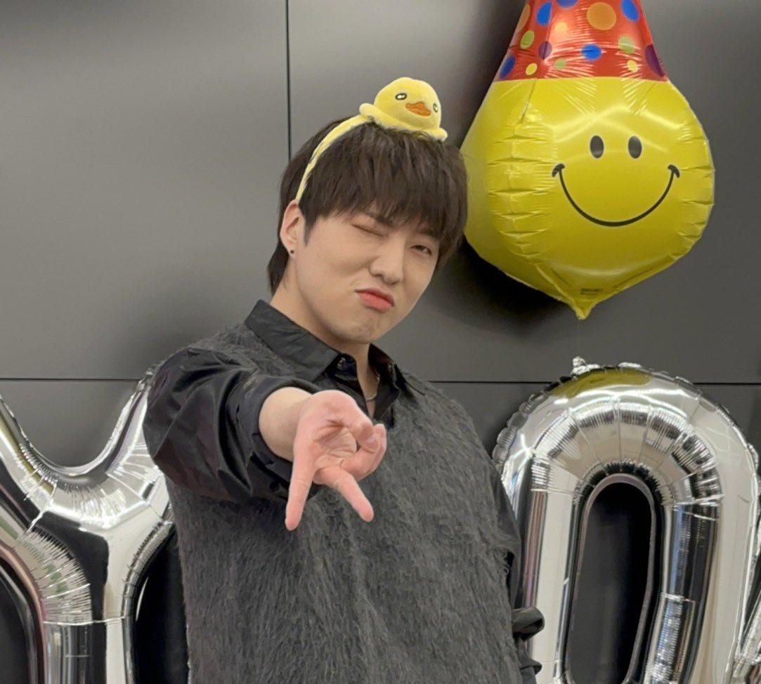 늘 우리에게 행복을 주는 승윤🥹 생일축하하구 사랑해 올해도 행복한 시작!
#OurYOONiverseDay
#내세상은_온통너야_강승윤생일축하해