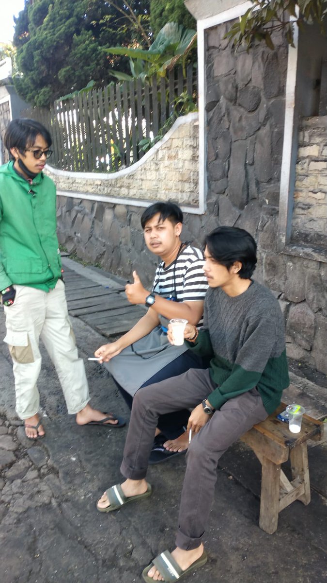 pandul12's tweet photo. Teu bisa dipungkiri memang moyan teh adalah kunci 
.
.
*Potret Panorasta Kehidupan https://t.co/aqnBs11Dn6