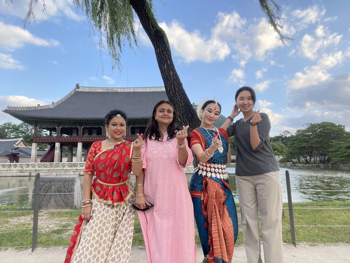 trivedi_sonu's tweet photo. #IndiaKorea beyond #Meetings 🇮🇳🇰🇷
#IndoKorean Collaboration
#Sarang
@ICCSeoul @IndiainROK https://t.co/BvwjYistvX