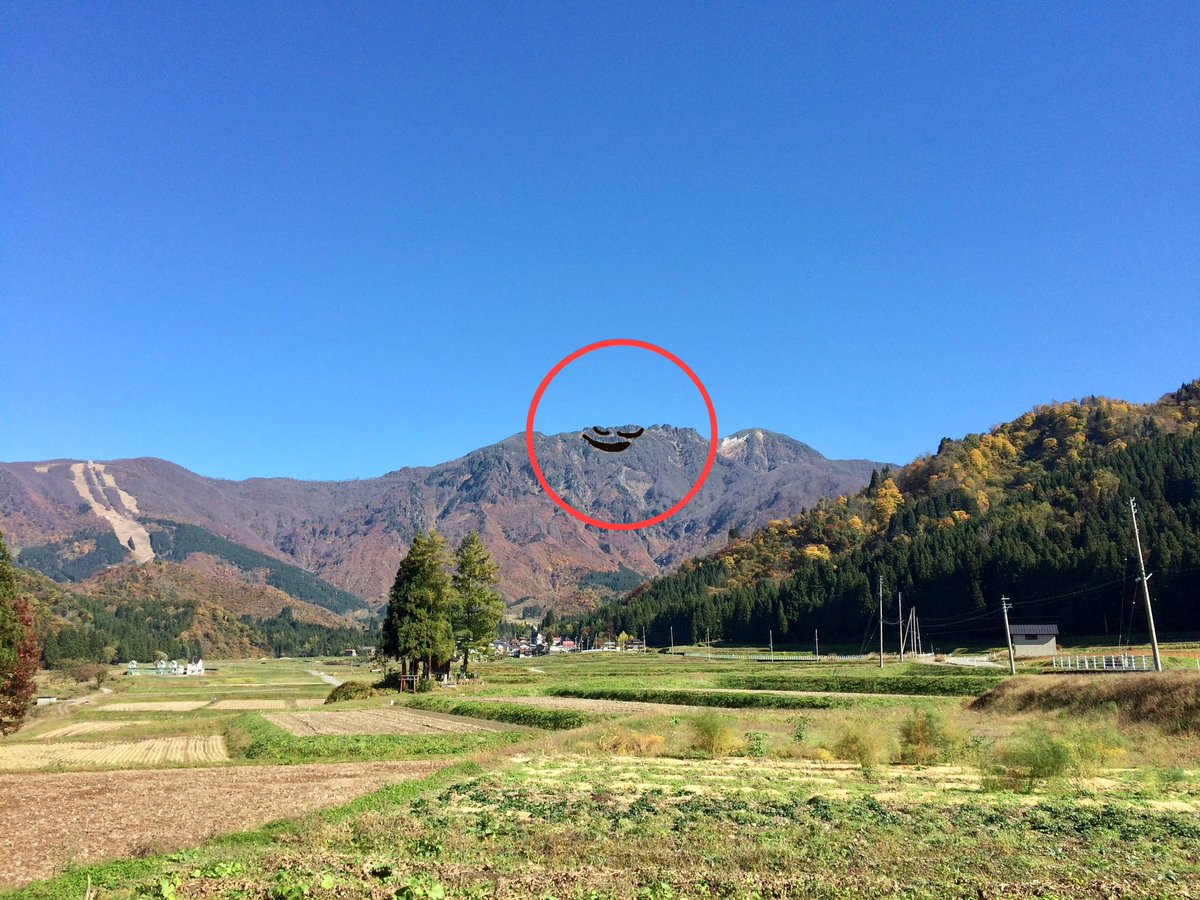 hakkaijinja's tweet photo. 「♫八海山がわらってる おいらの顔見てわらってる 綺麗に晴れた青空に おいらの力がみなぎるぞ」
(南魚沼市立城内小学校応援歌より)

霊峰八海山には顔があります。 https://t.co/Dz4PoGcjyn