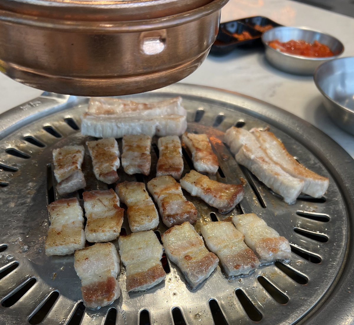 Nice to meat u สาขา terminal พระราม 3 พนักงานดูและดี ตอนนี้มีเมนู ยำหอยแครงดองซีอิ๊วเกาหลี (390 บ.) คือแซ่บนัวมากกก ส่วนเรื่องหมูย่าง ไม่ต้องพูดถึง อร่อยจริงไม่จกตา สาขานี้ถ้ามาเย็นๆ นั่งข้างนอก ชมวิวแม่น้ำเจ้าพระยาได้ด้วยนะคะ <a href="/aroii/">@aroii บอกต่อ</a> #อร่อยบอกต่อ #อร่อยไปแดก