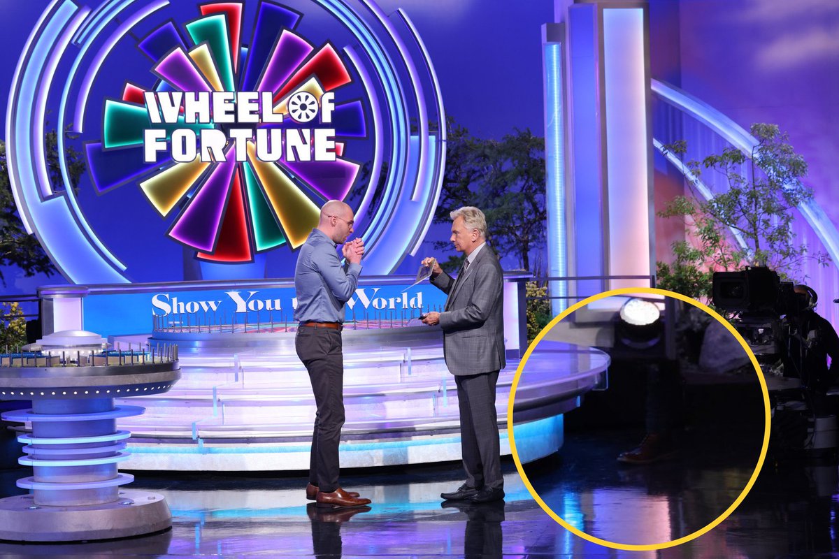 TheBillBarnaby's tweet photo. @WheelofFortune Hey @WheelofFortune whats the deal with this random foot over here off set? #footforaprize https://t.co/wO2wBX6YzJ