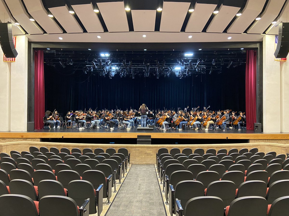 aragonorchestra's tweet photo. HUGE thank you to @CreekOrch for hosting an amazing 8th grade night! Shout out to Langham’s Chamber Orchestra students for leading sectionals and helping our students! 😊🤩🎻🎶 #futurelobos #aragonorchestra #avengers #rosin https://t.co/abw5y63Lgk