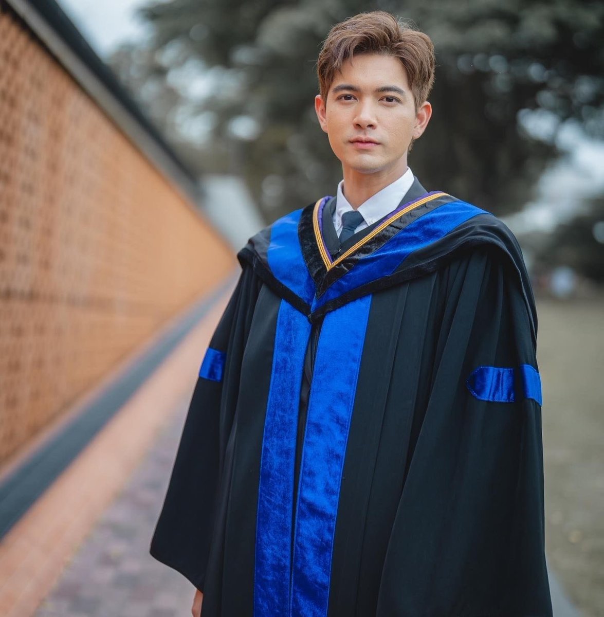 sarunya1520's tweet photo. ปลื้มใจเหมือนลูกชายได้รับเอง

#HussaweeGraduation
#เข้มแฮ๊บปี้วันนี้รับปริญญา https://t.co/xG1k1gnhUy