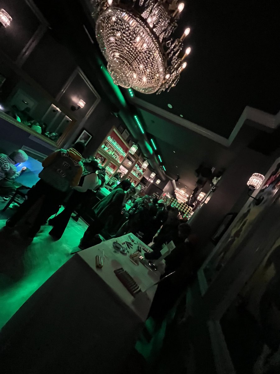 emmabeckerle's tweet photo. Hanging with current and prospective cannabis dispensary license holders in NYC repping #houseofpuff #cannabis #newyork https://t.co/ilwP4T8vU6