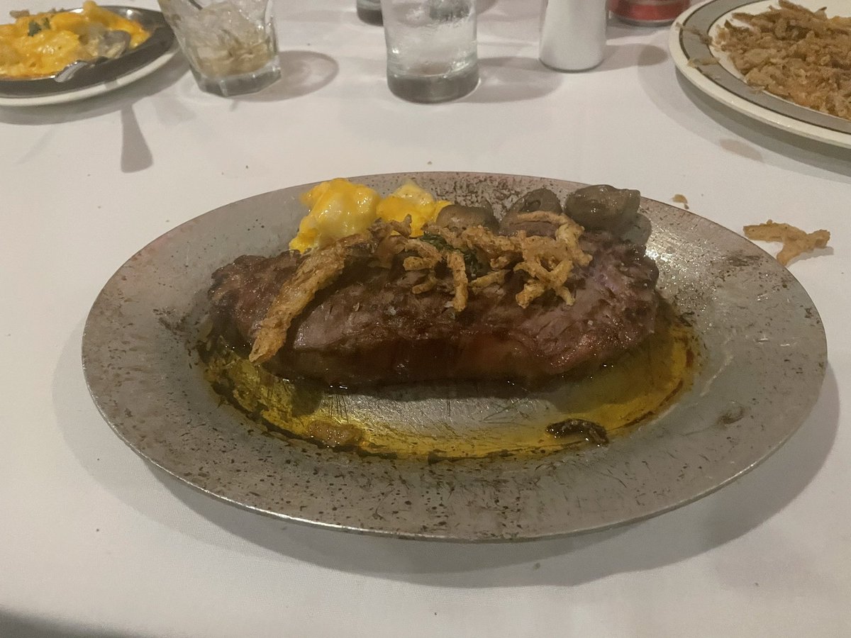 Average food but nice seeing all of my old crew again #FridayVibes #steak #dinnertime #Food