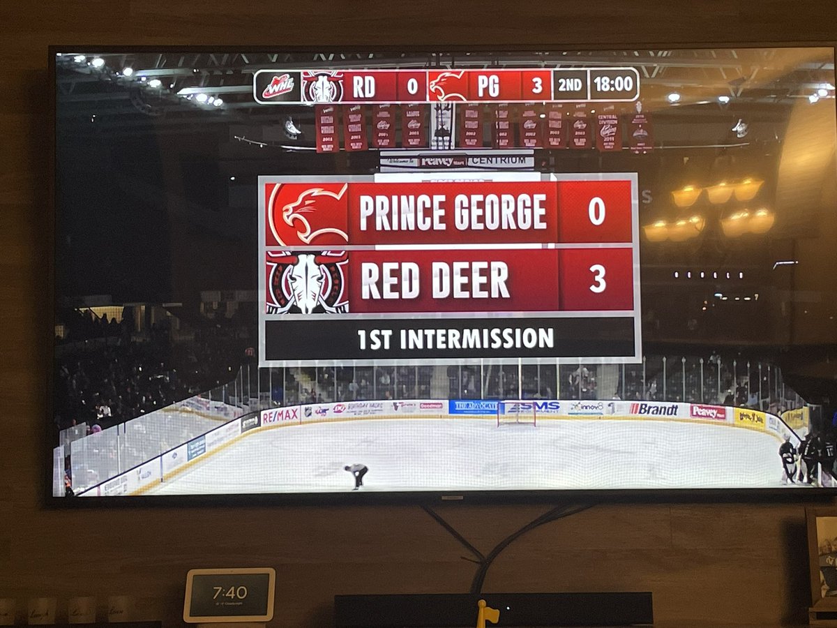 bug_a_boo13's tweet image. Interesting score we got going on! Trick question… whose winning?! 🤣 #hockey #chllive #gorebelsgo @Rebelshockey @PGCougars @CHLHockey