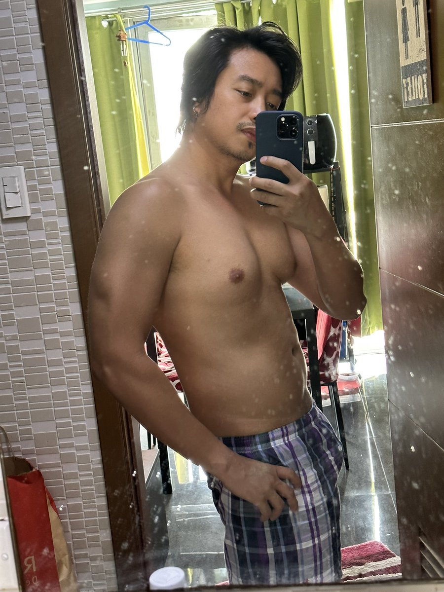 Nhey0928's tweet photo. Just woke up ang dzaddy😜 dumi na nmn salamin 😂
#MirrorSelfie #dadbood https://t.co/Kw63dkhfyY