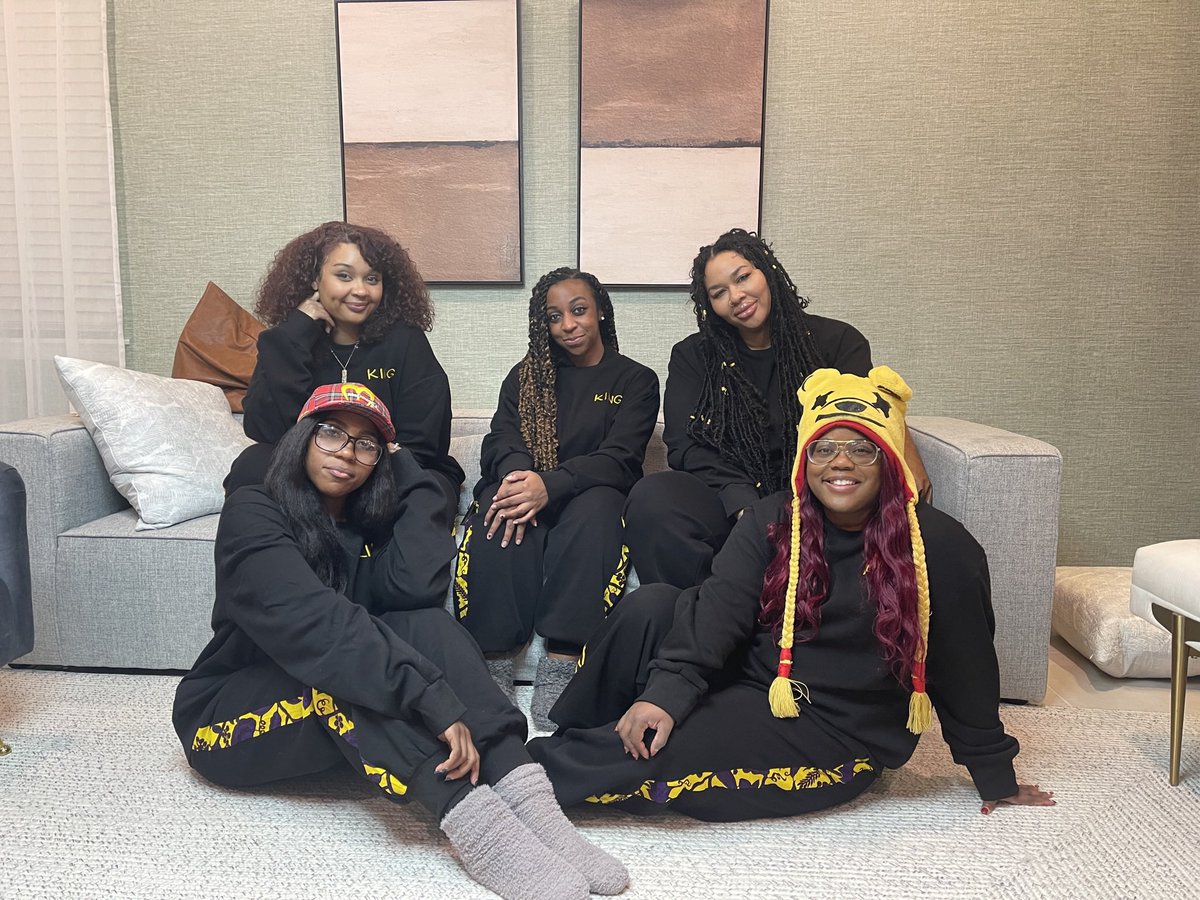 AyChristene's tweet photo. Sisters, Friends, Rulers Of Our Own Destiny @shopofuure #ofuure
Feat. @BarefootTasha_ @_Jazzyguns @GRRRCEDES @CupAhNoodle @AyChristene https://t.co/o0acKc3EdG