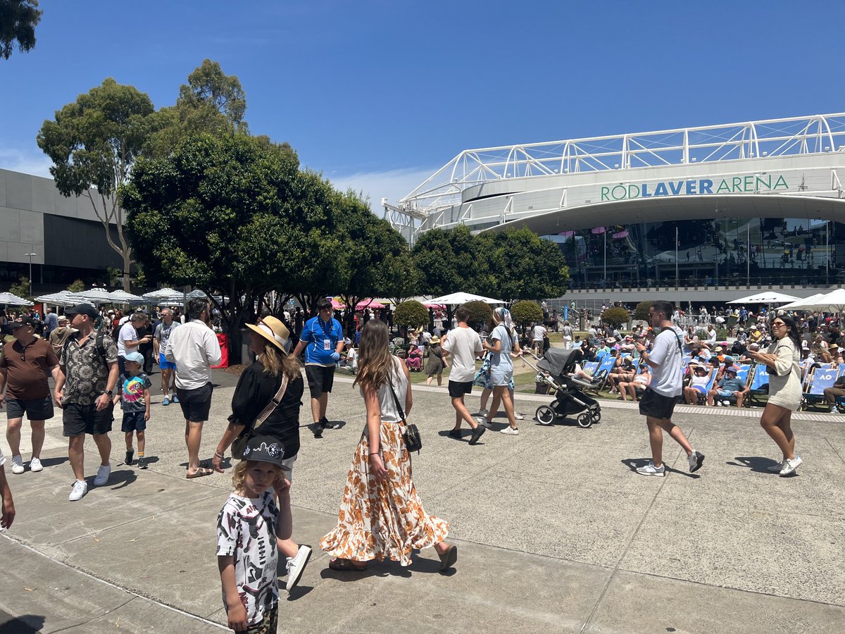 MyRansomNotes's tweet photo. Another glorious day at the Aussie Open. Positively teeming. #australianopen https://t.co/cSD2gwnfCz