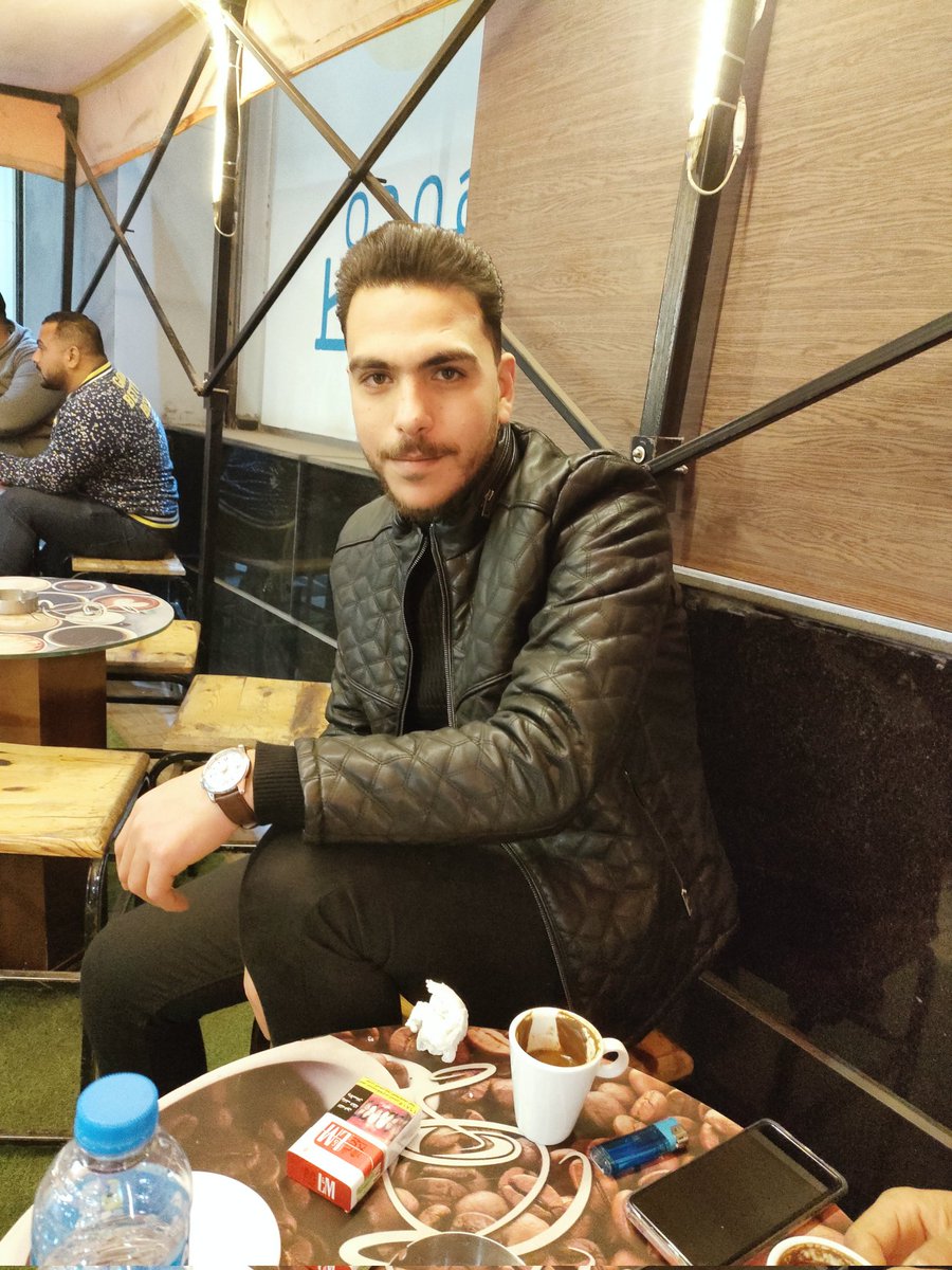 ربما تنجح إن آمن الاخرون بك لكنك لن تنجح قط ما لم تؤمن انت بنفسك ✌️😎