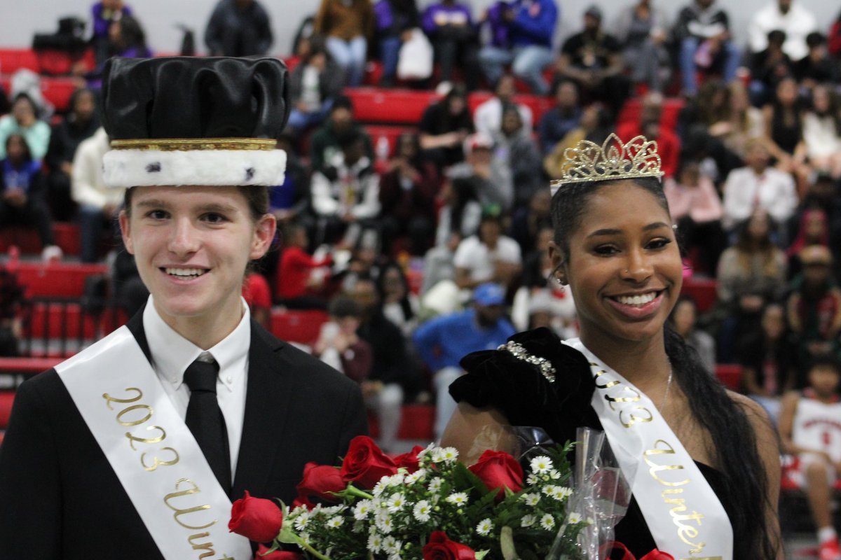 chhsponyexpress's tweet photo. 🥁🥁🥁... and your 2023 Winterfest King and Queen are Gideon Dempsey and Madison Maxwell! https://t.co/Trv9YgvLsh