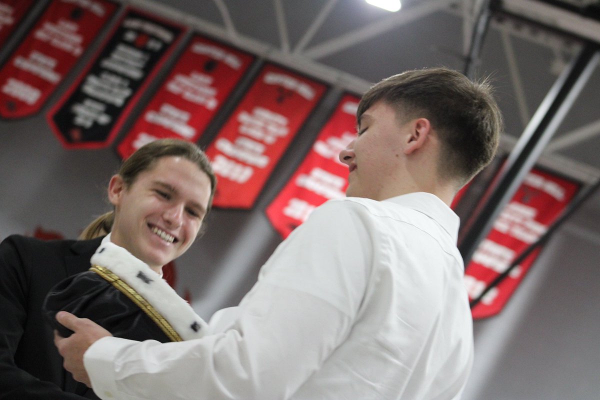 chhsponyexpress's tweet photo. 🥁🥁🥁... and your 2023 Winterfest King and Queen are Gideon Dempsey and Madison Maxwell! https://t.co/Trv9YgvLsh