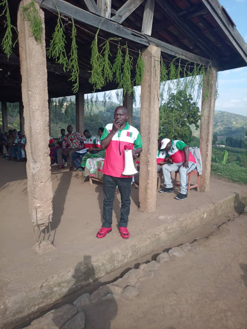 CnddFddButanyer's tweet photo. #Burundi 9/1/2023
Umunyamabanga wa @CnddFdd muri @KayanzaProvince,yabandanije igikorwa cogilusuzuma inamanshingiro kumitumba.
Umutumba ni #Mutana muri komime #Muruta,umutumba ugira uwa 71 muntara ukaba uwambere mwuyu mwaka wa 2023 nomwiyo komine muminsi 15 gusa.
@R_Ndikuriyo https://t.co/cnATb5F2ZG