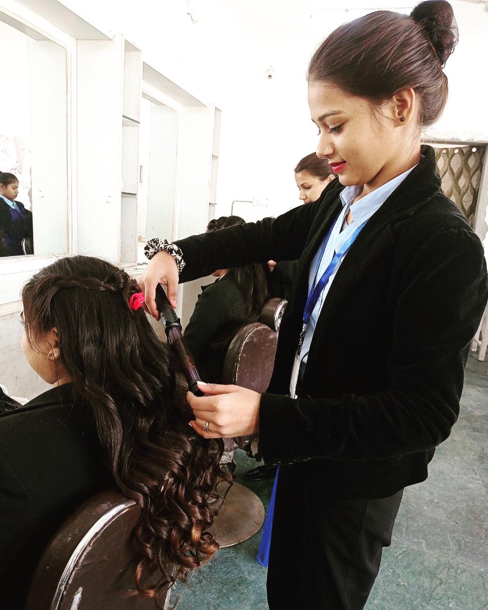 JoveConscious's tweet photo. JCF reaches out to young girls and women and helps them to recognize their skills and work on them to be socially and economically independent.
Donate today.
Swipe right for UPI or visit: https://t.co/xYKVwrfMmX
#skilldevelopment #beautician #makeupartistcourse https://t.co/6UmtRIWOxh