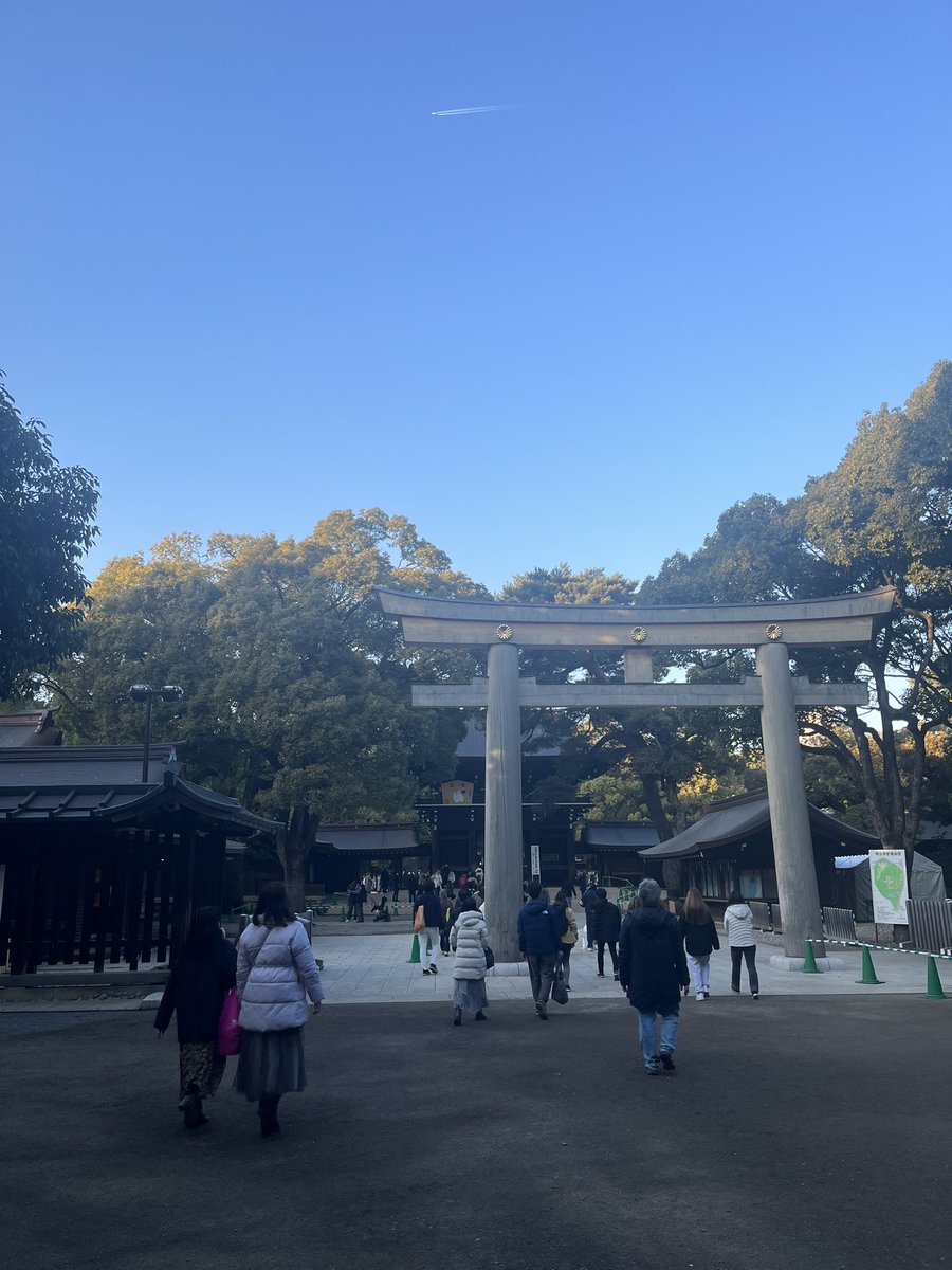 takashisp's tweet photo. #明治神宮　に初詣に来ました！
おみくじを行ったら、

人は様々な艱難辛苦を体験してこそ、節を持つ竹のように優れた人となるのです。
というお言葉を頂きました！

試練を乗り越えよ！との事です。
承知しました！ https://t.co/ejkmZxPrjb