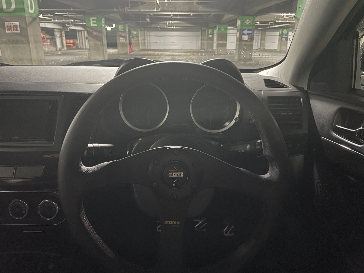 ハンドルの位置下げたら、ネコ型ロボットみたいなやつにしか見えなくなった🐱