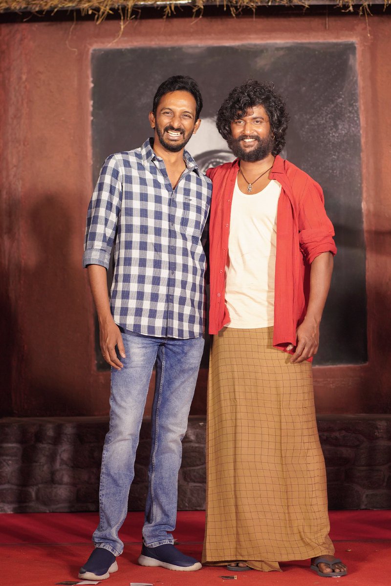 KiranMedasani's tweet photo. Maa @NameisNani dharani look lo unnadu ani shoot nunchi velli mari photodigina moments. Support chesina @SVR4446 mastaru tq somuch #Nani from day one the way u recieves always makes me happy.@UrsVamsiShekar bro u organised very well.
#MyLoveTowardsYouwillNeverlapseNani  #fanboy https://t.co/UxYXTfEaQA