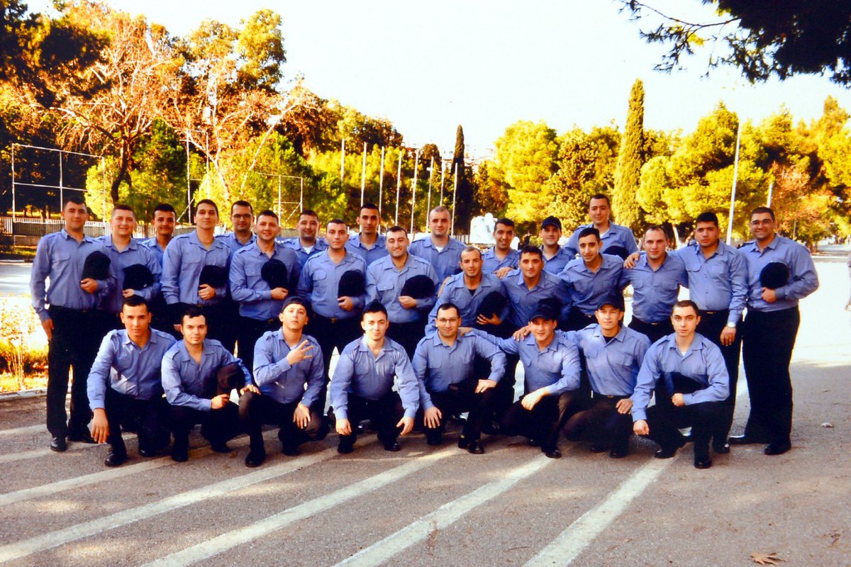 ozannsen's tweet photo. Son defa!!! Beyler acil içtima yataklarda kimse kalmasın 5 dakikaya herkes hazır aşağıda olsun!!! https://t.co/LSibpyrIw6