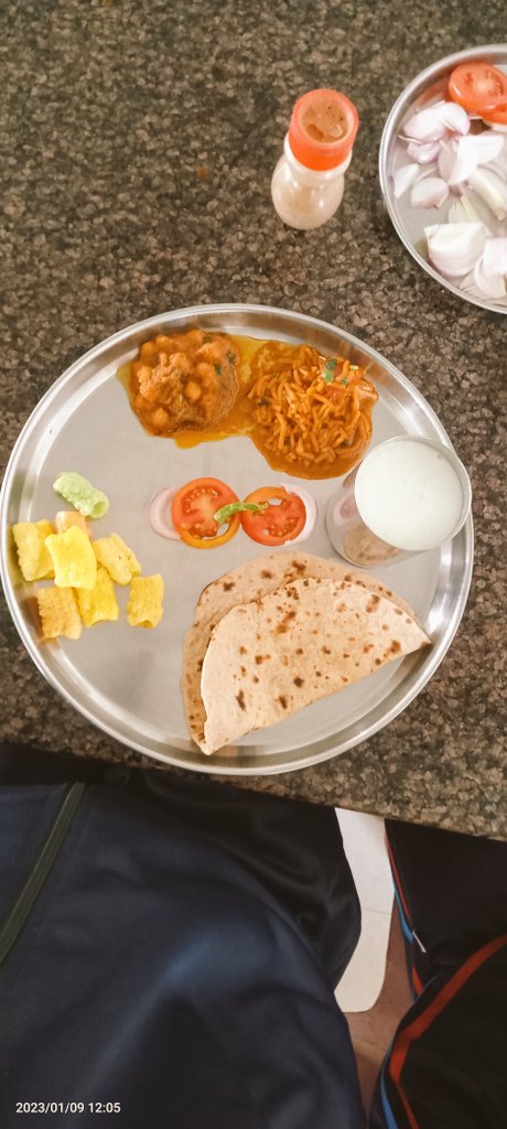ParmarD33303750's tweet photo. #Sabarmaticyclerally
Cycle relly pohchi ... 
Hotel Manan kathiyawadi.. mee 😊😊🚴😋..
@ArvindKapoorTYG
@DefencePRO_Guj
@GovernorofGuj @NCC_Dte_Gujarat @Rameshwar__11 @utsav1543 @ManavMahida @kee_son_banna_4 https://t.co/wWh6WiF8as