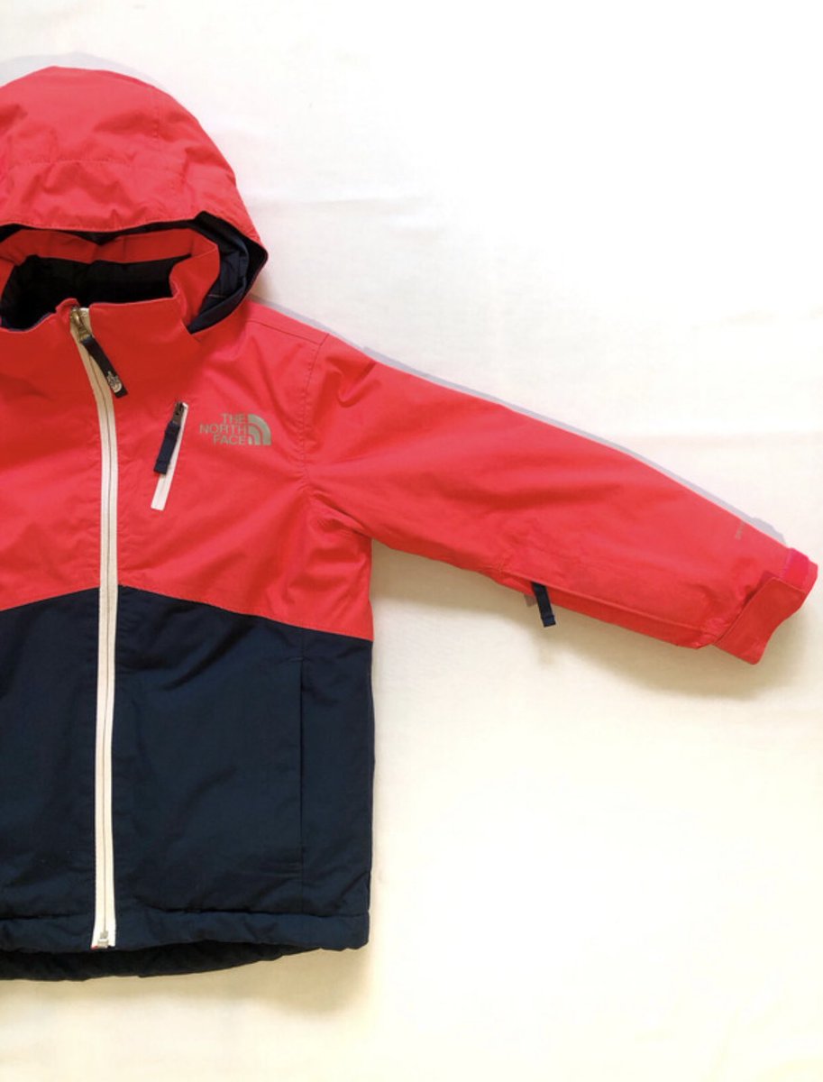 kidventures_pre's tweet photo. This beauty sold &amp; off to its new home… loads more ski &amp; snow jackets available &amp; another stock drop of jackets and ski sets going live this week! It’s that time of year! ☃️❄️⛷ #prelovedskigear #prelovedskijacket #skiholidays❄️ #skiwiththekids https://t.co/XNh6KZ175T