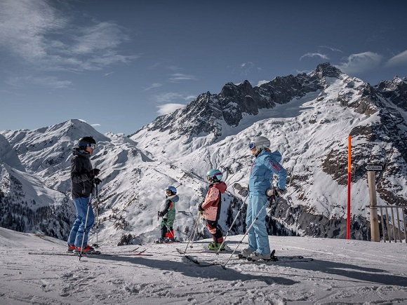 🏂 Les mardis et jeudis du 10 janvier au 9 février, achetez votre forfait de ski à 20 CHF au lieu de 43 CHF! Offre valable uniquement en ligne : cutt.ly/forfait-1-jour #MyPSB @valaiswallis @MySwitzerland_f