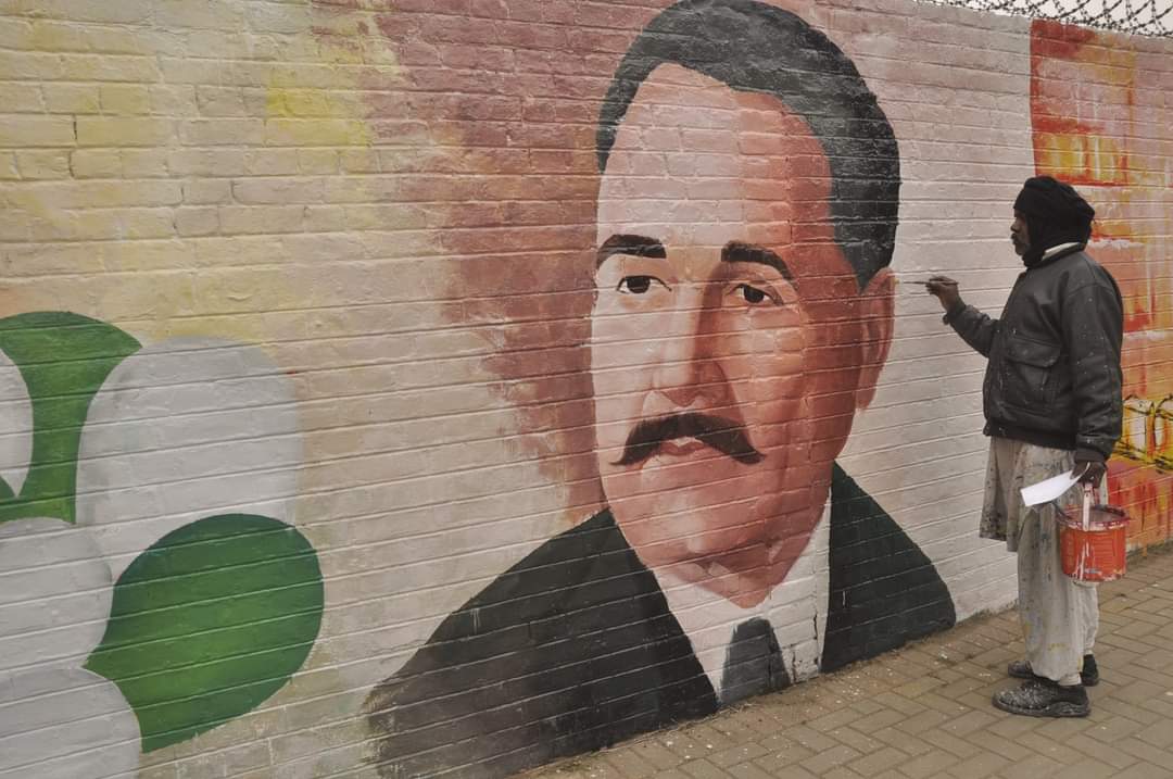 AHQ300's tweet photo. An artist paint the portraits of #QuaidEAzam Muhammad Ali Jinnah, Allama Muhammad Iqbal & historical building on a wall of #IMCG F-6 Girls college for beautification of Islamabad.
#Trending #Islamabad #ArtistOfTheYear #TrendingNews #artvsartist2022 #positive
@Pakistaninpics https://t.co/rSWojeZGfm