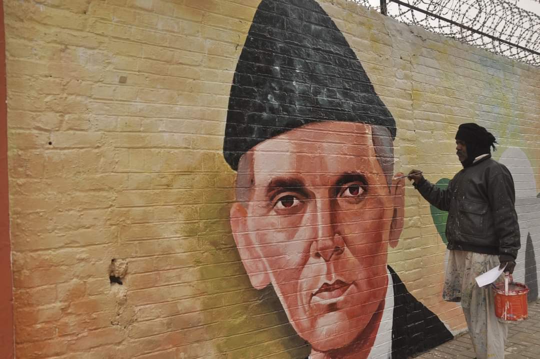 AHQ300's tweet photo. An artist paint the portraits of #QuaidEAzam Muhammad Ali Jinnah, Allama Muhammad Iqbal & historical building on a wall of #IMCG F-6 Girls college for beautification of Islamabad.
#Trending #Islamabad #ArtistOfTheYear #TrendingNews #artvsartist2022 #positive
@Pakistaninpics https://t.co/rSWojeZGfm