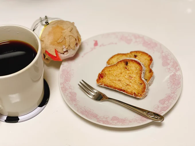 おやつ!年末年始バタバタしててやっと開封した物吉コラボのノリタケ皿 