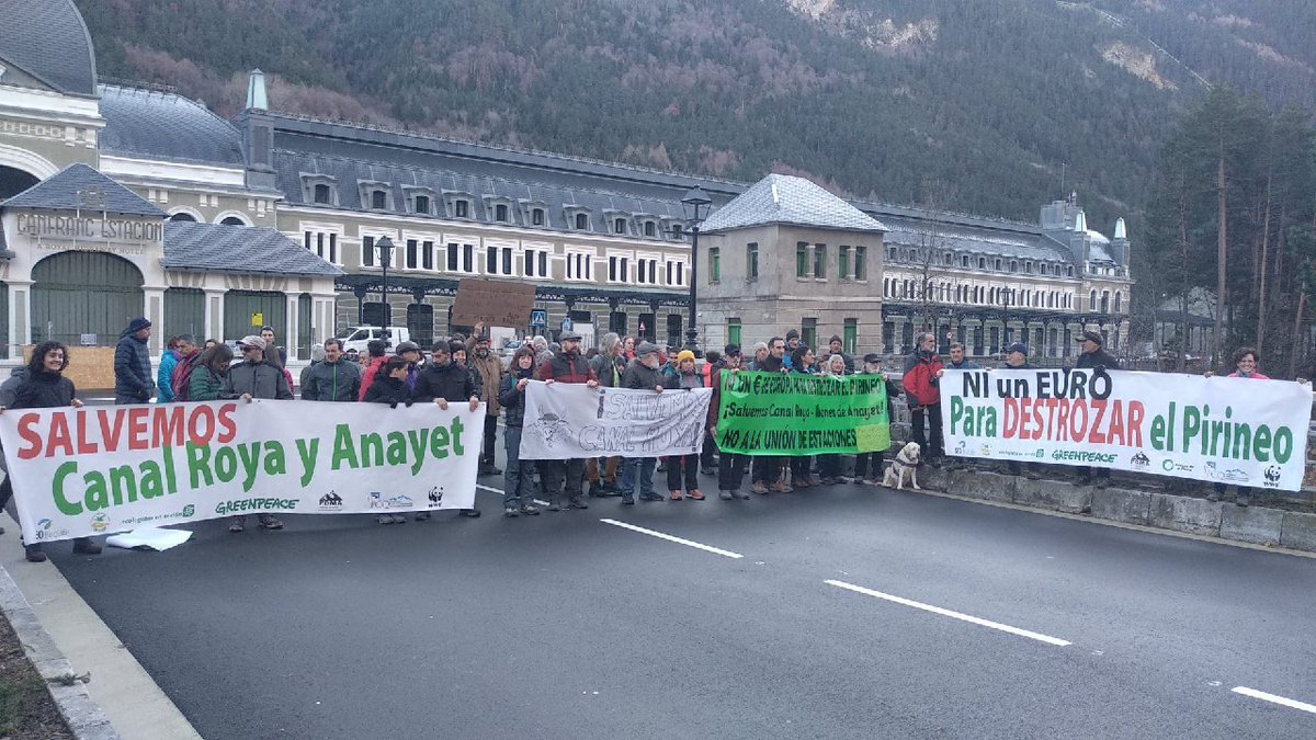 Empezamos el año con fuerza y recordándo que ya somos 23.365 las persona que hemos firmado en Change.org en defensa de nuestras montañas y contra la destrucción de #CanalRoya por la unión de estaciones. Tú también puedes firmar aquí 👇change.org/p/gobierno-de-…