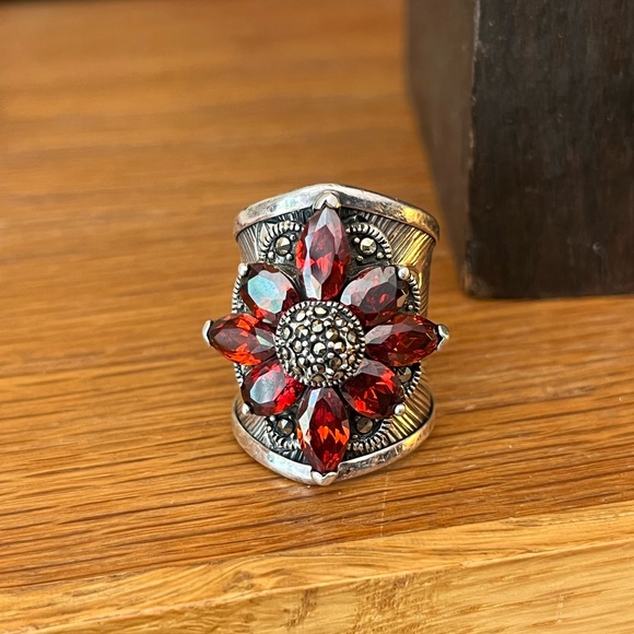 fruitgalthrift's tweet photo. So good I had to share! Check out all the items I'm loving on @Poshmarkapp #poshmark #fashion #style #shopmycloset #vintage #anchorhocking: https://t.co/6yda5Zr1LS https://t.co/dwjqbPKrEK
