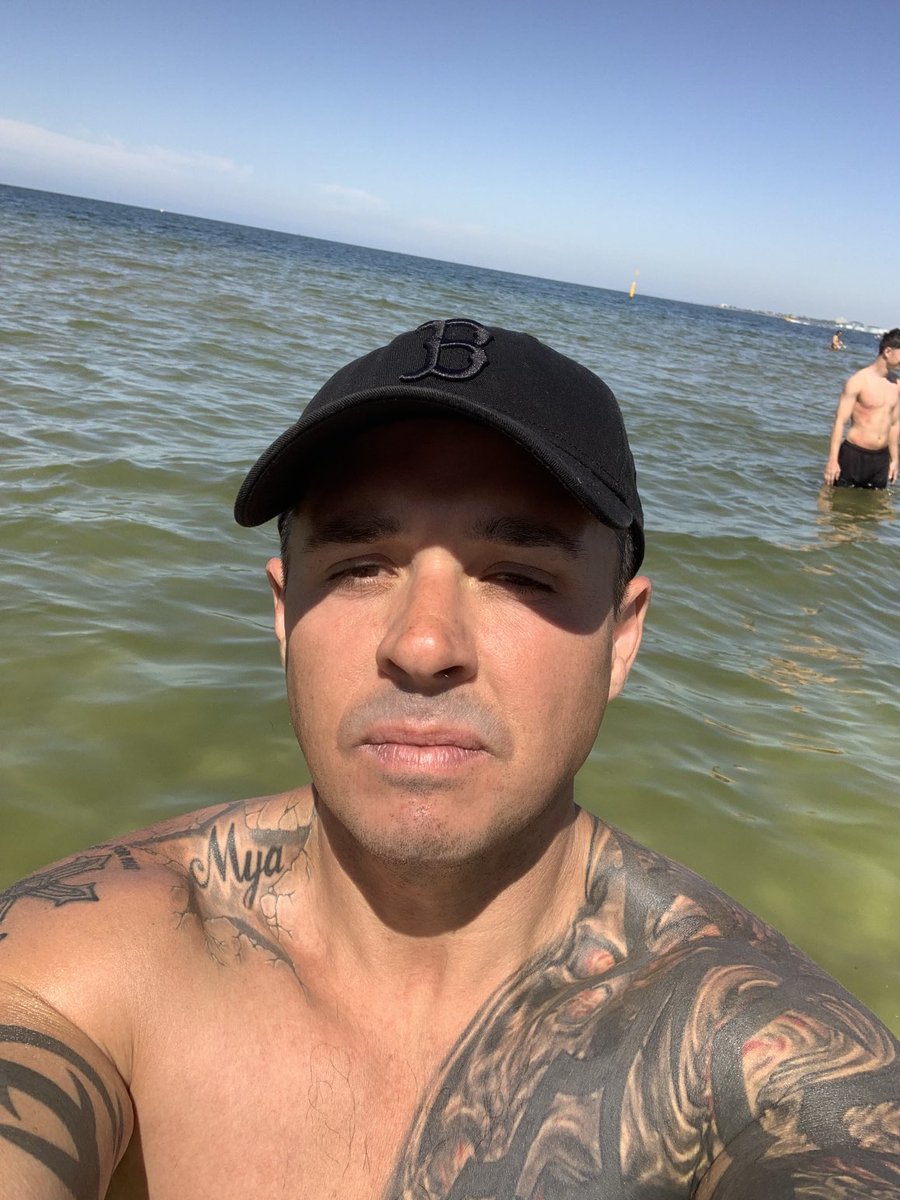 MantonBrett's tweet photo. Suns out, guns out https://t.co/qtHOjF7XCT
